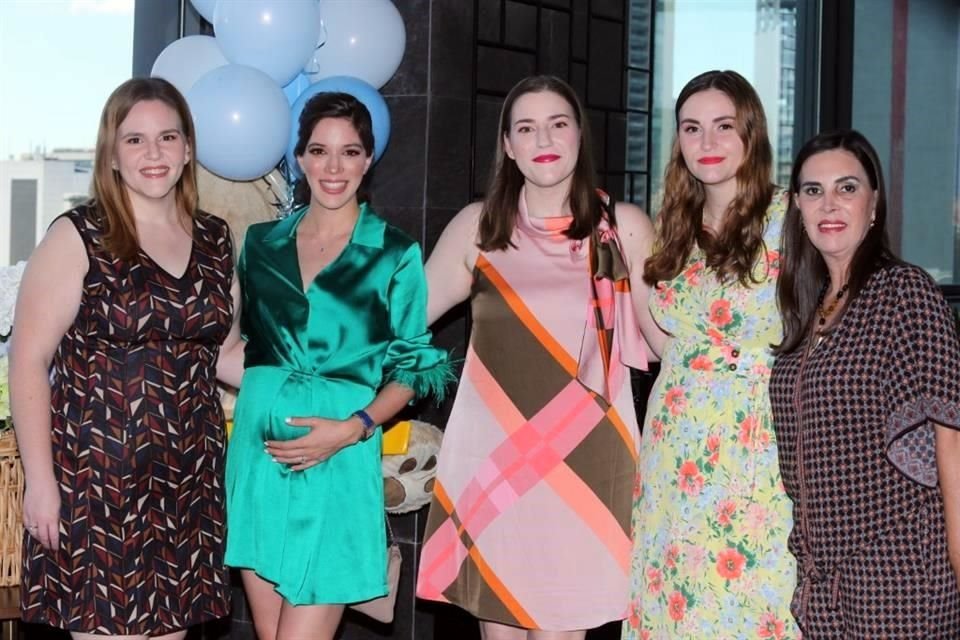 Graciela Treviño, la festejada, Cristina Treviño, Paulina Treviño y Graciela  Lozano