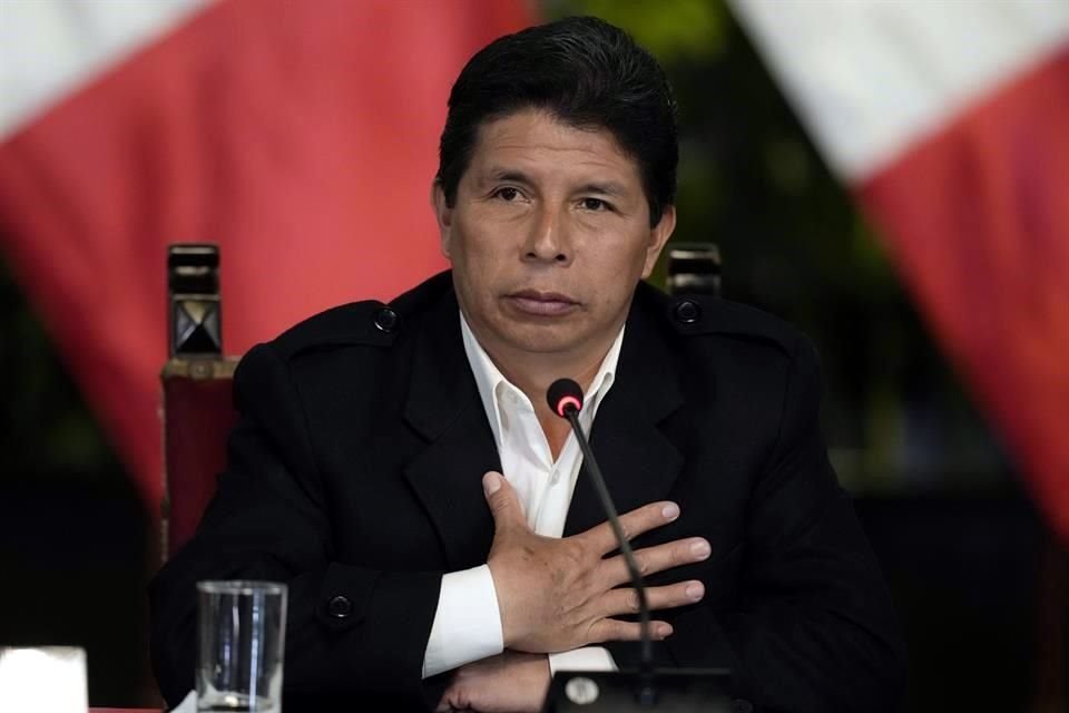 El Presidente de Perú, Pedro Castillo, asiste a una conferencia de prensa en el Palacio Presidencial en Lima.