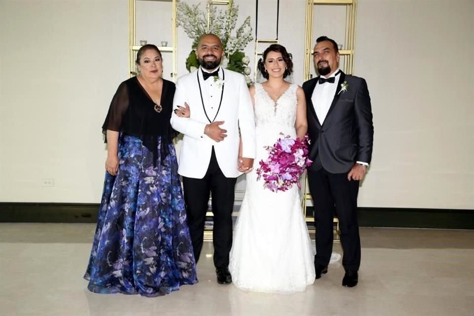 Lilia Romo de Molina, Héctor Mauricio Molina Romo, Rosa Carolina Licona González y Héctor Molina Plascencia
