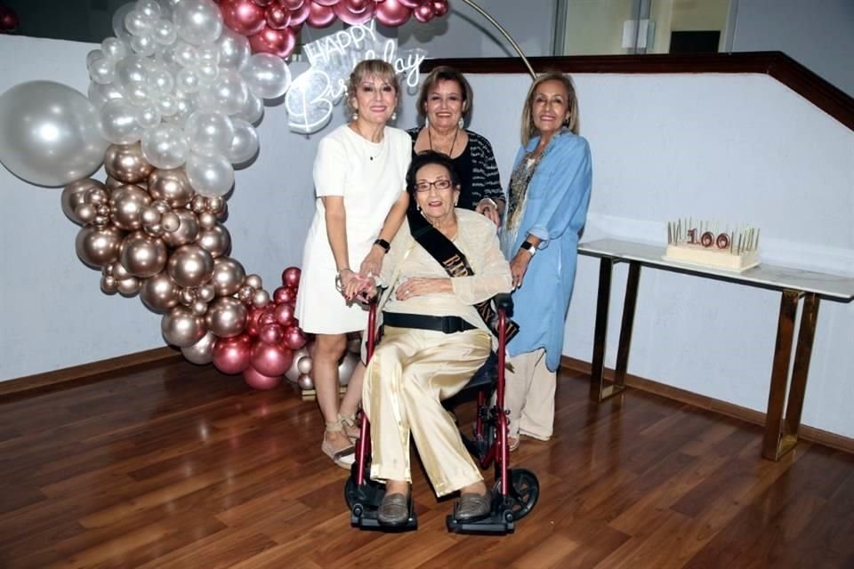 Laura Cavazos, Patricia Cavazos, Maricruz Cavazos y Aida Escobedo Bonilla