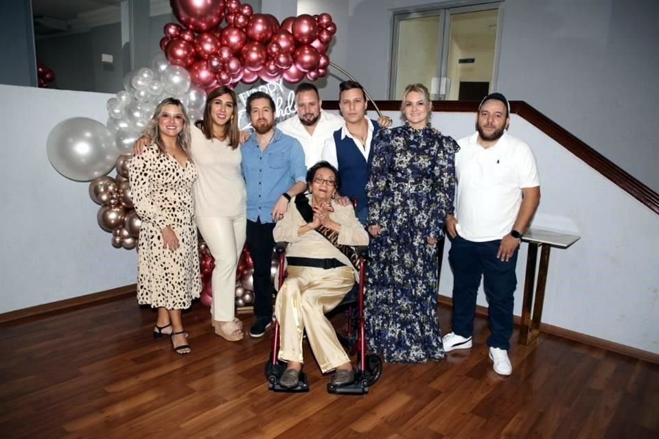 Pamela Reyes, Michel Reyes, Salvador Cavazos, Fernando Sánchez, Daniel Sánchez, Bárbara Cervantes, Christian Brisson y Aida Escobedo Bonilla