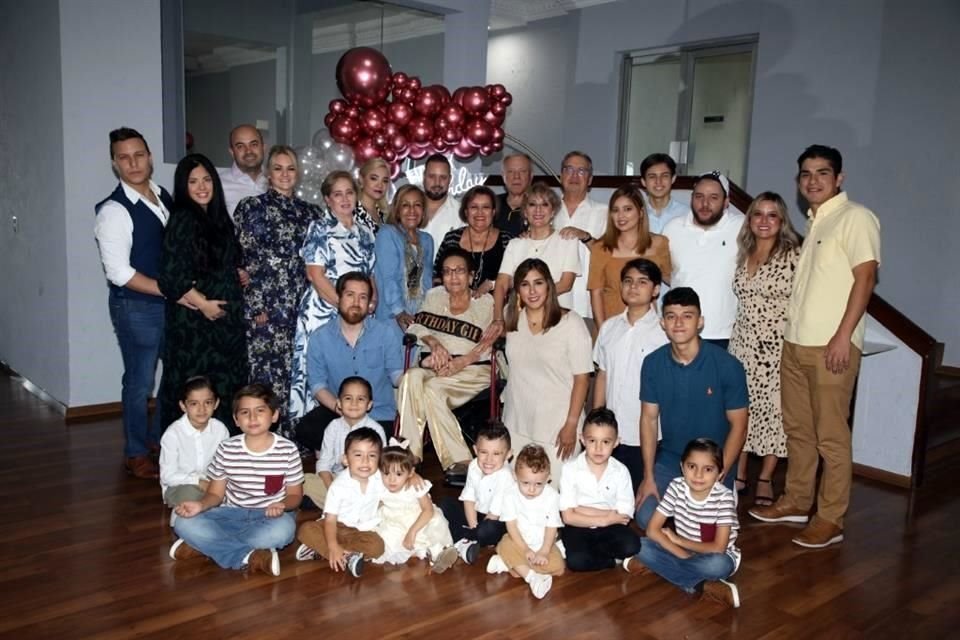 Aida Escobedo Bonilla y familia