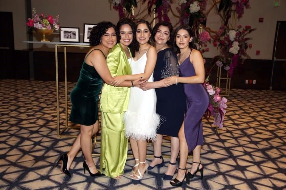 Paola Zúñiga, Daniela Zúñiga, Andrea Zúñiga, Olivia Contreras Nava y Gabriela Zúñiga