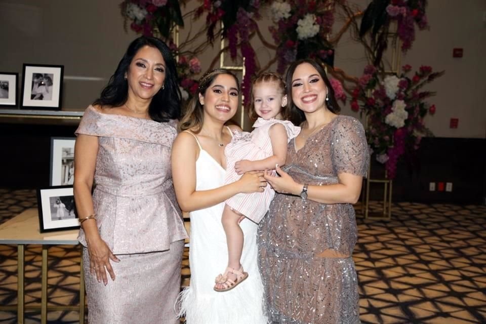 Lydia Gómez Flores, Andrea Zúñiga Leal, Eugenia Valdés y Cecilia Molina