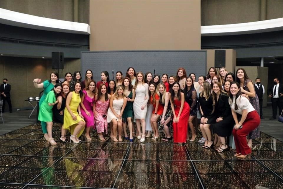 Ilse Ramos García con todas sus amigas