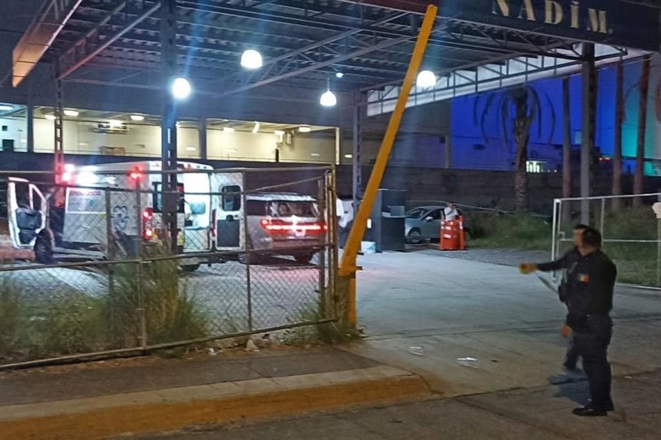 El Gobernador Enrique Alfaro y el Alcalde de Zapopan, Juan José Frangie, dijeron que reforzarían la seguridad en la zona, pero ayer, Puerta de Hierro volvió a vivir el pánico desatado por las balas.