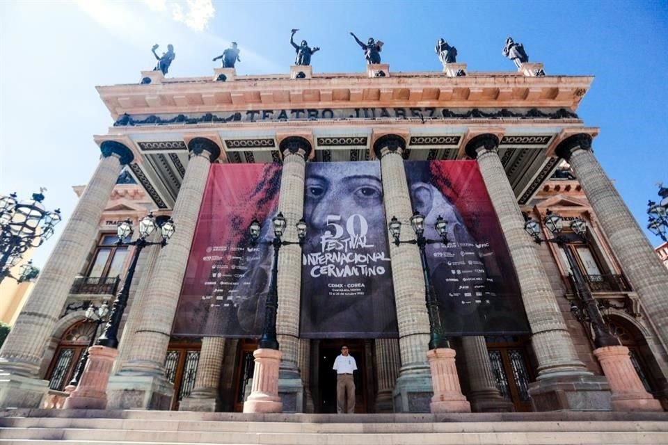 El Teatro Juárez, recinto protágonico del Festival Internacional Cervantino en Guanajuato, es un 'foro mágico', dice Don 'Chilo', quien lo considera también como su casa.