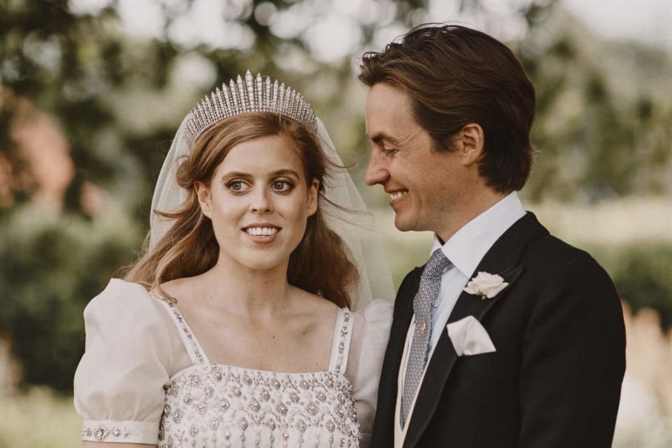 La princesa Beatrice y su esposo, Edoardo Mapelli Mozzi, esperan su primer hijo a 10 meses de su matrimonio.