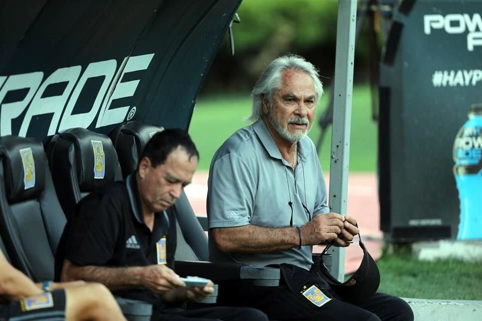 Miguel Mejía Barón y Hugo Hernández, quienes fungieron como auxiliares de Ricardo Ferretti quedaron desligados de Tigres a partir de hoy.