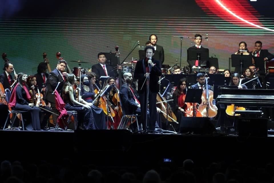 La Súper, tuvo su presentación en el escenario al aire libre del Festival Santa Lucía, en la Explanada de Los Héroes, ante un público que se contagió con la entrega de los jóvenes músicos.