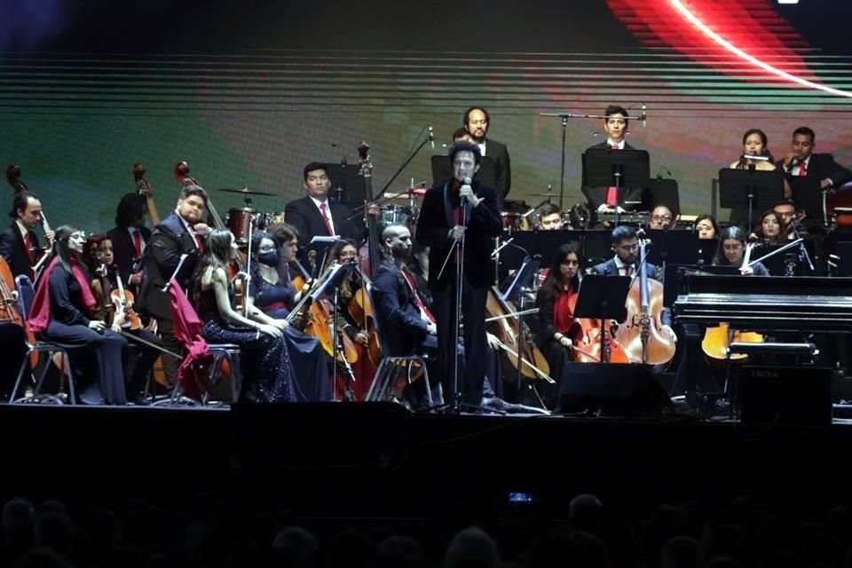 La Sper, tuvo su presentacin en el escenario al aire libre del Festival Santa Luca, en la Explanada de Los Hroes, ante un pblico que se contagi con la entrega de los jvenes msicos.