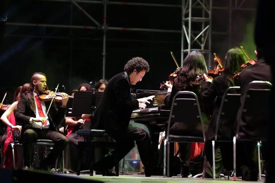 El evento fue la oportunidad para apreciar de nueva cuenta el talento de Abdiel Vázquez como pianista.
