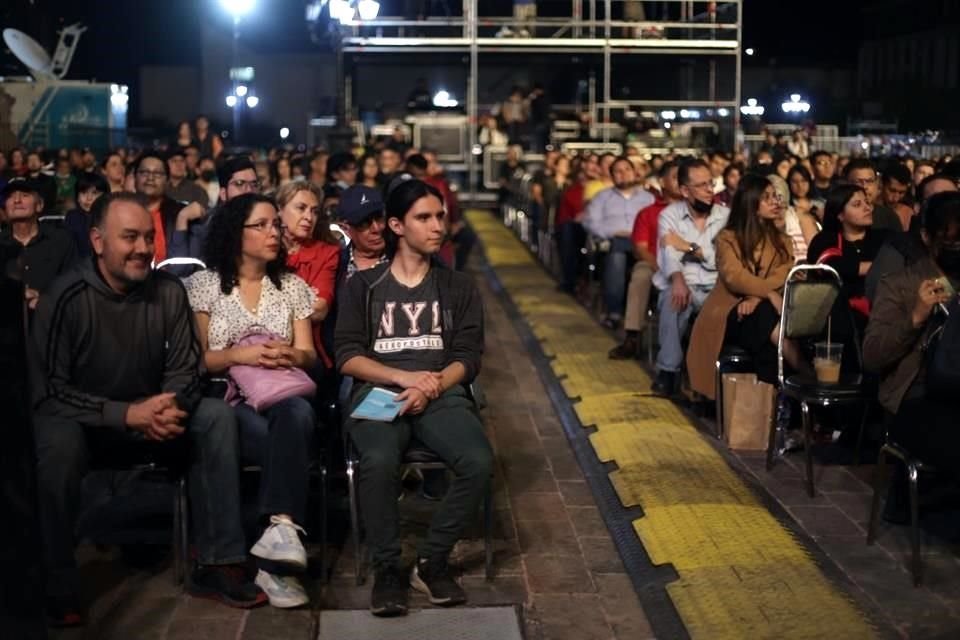 Los asistentes -que llenaron ms de la mitad de las sillas dispuestas- disfrutaron de una gran velada.