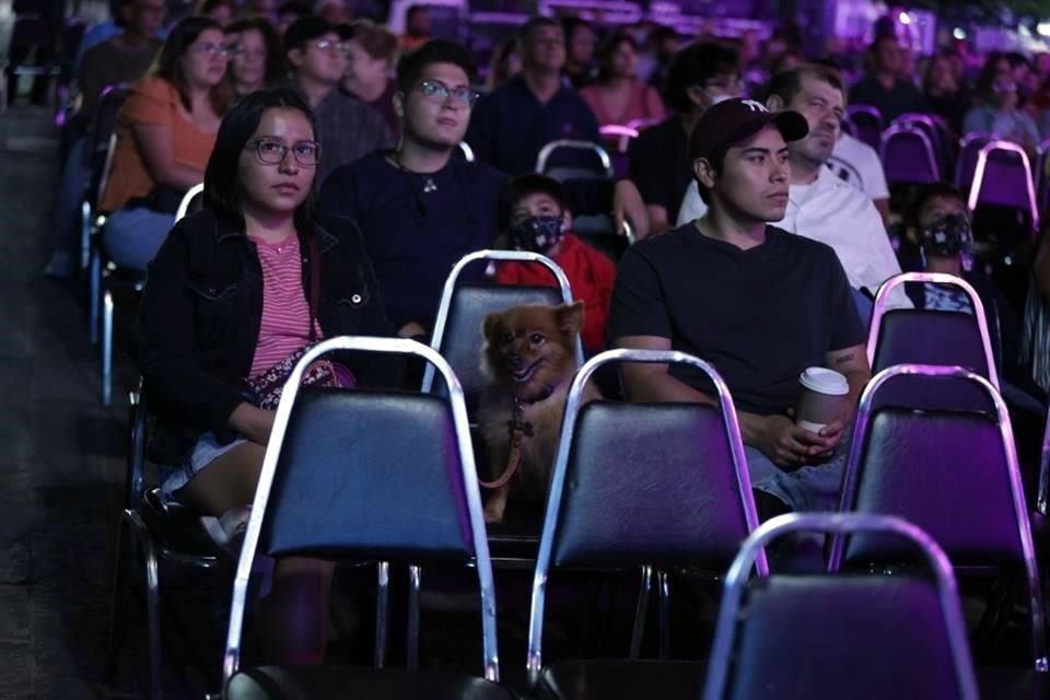 Los asistentes -que llenaron más de la mitad de las sillas dispuestas- disfrutaron de una gran velada.