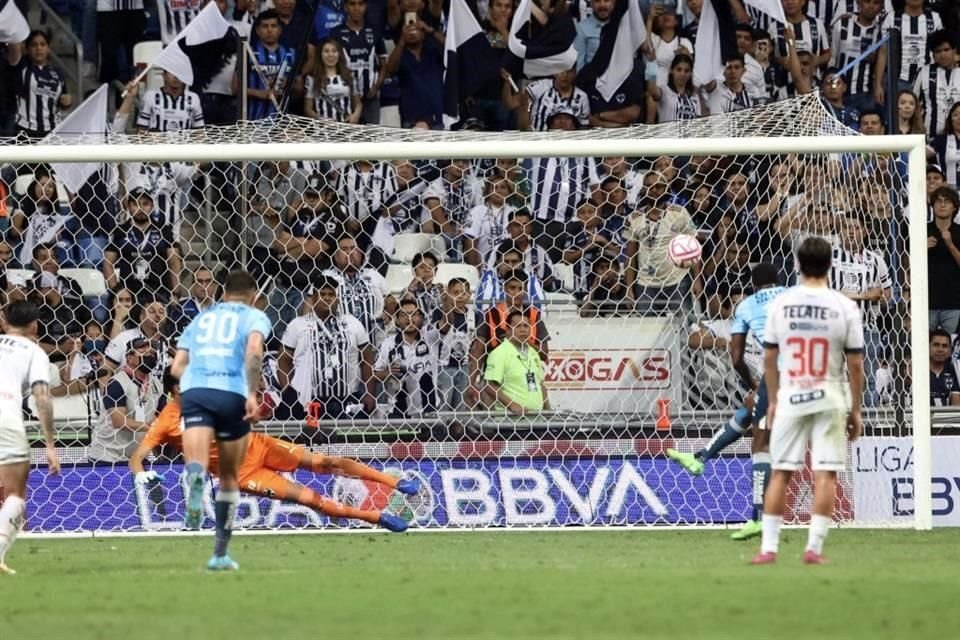Avilés Hurtado anotó el único tanto del juego, en la misma portería donde falló el de la Final Regia.
