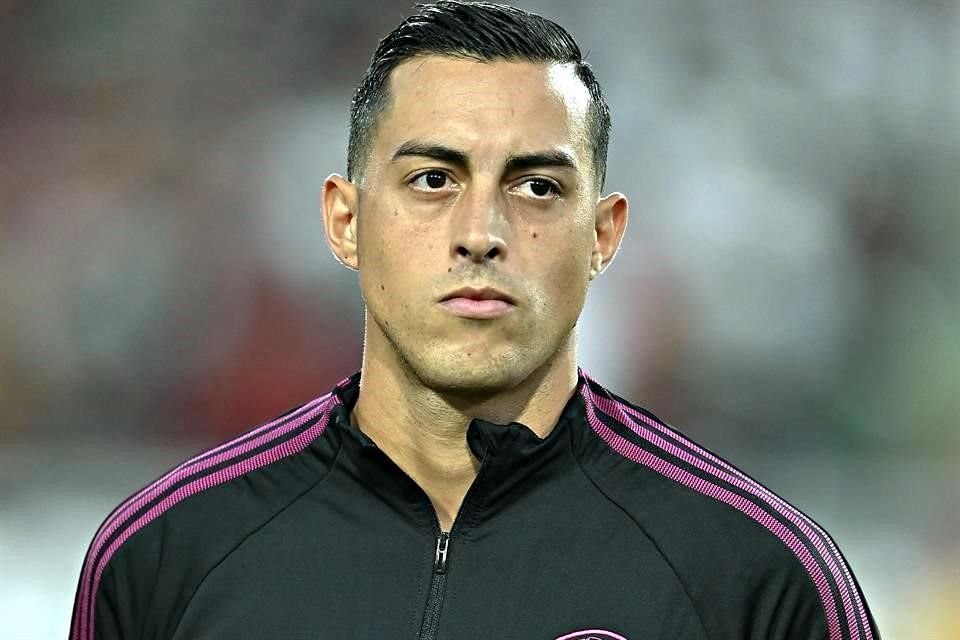 Rogelio Funes Mori viajó este lunes para concentrarse en el CAR.