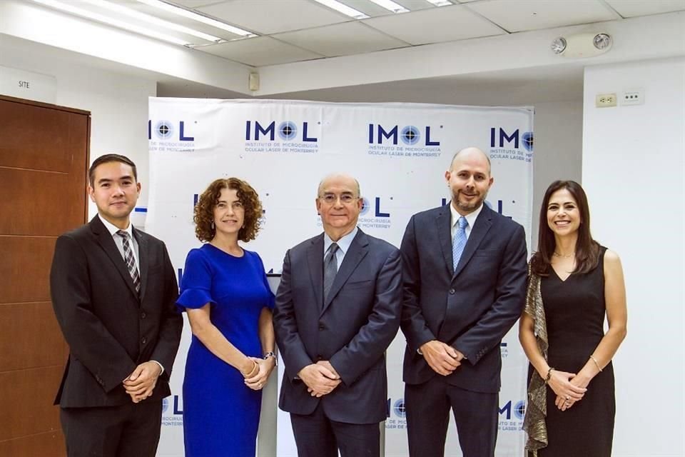Equipo del Instituto de Microcirugía Ocular Láser de Monterrey.