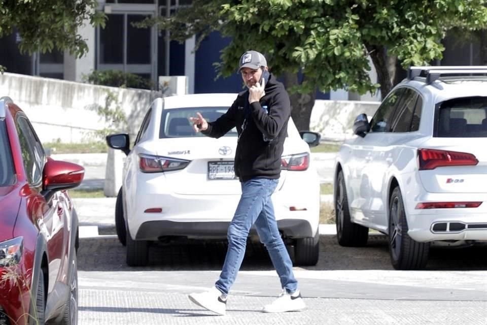 El aún presidente deportivo de Rayados, Duilio Davino, estuvo esta mañana en el Estadio BBVA despachando sus últimos pendientes antes de dejar su puesto.