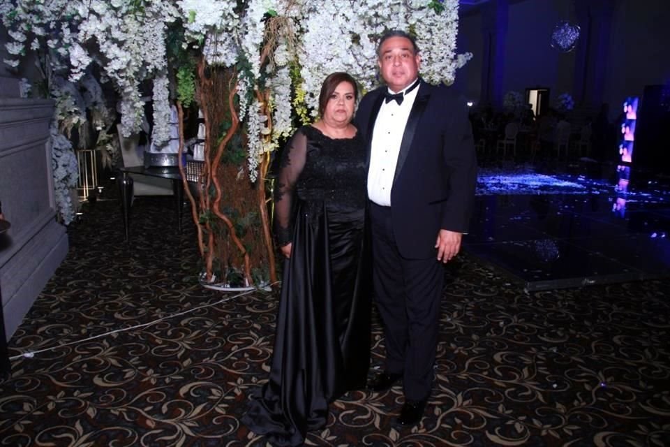 Verónica García de Esparza y Antonio Esparza Contreras