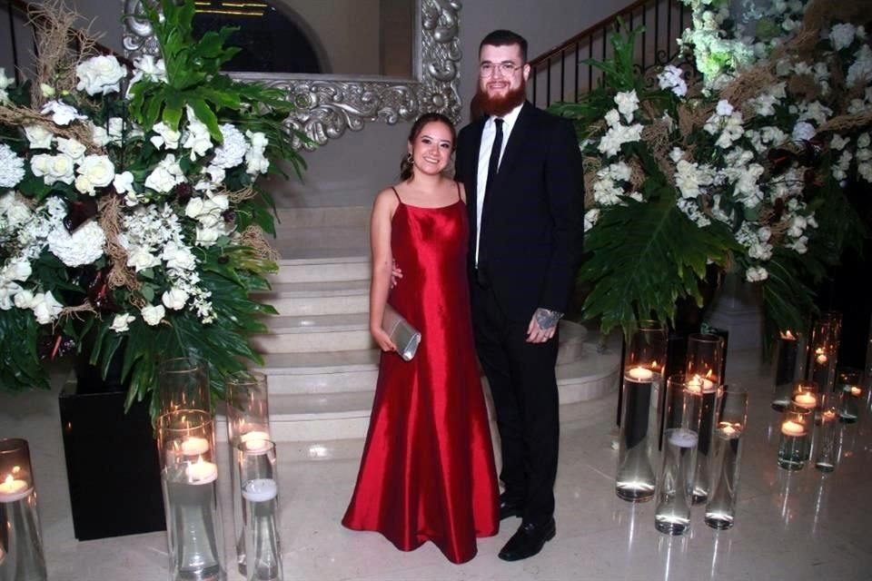 Alejandra Serna y André Cavazos