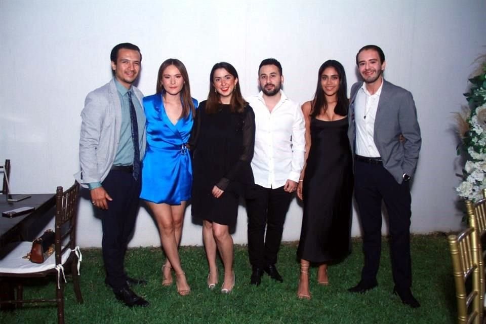 Miguel Arreozola, Itzel Martínez, Aurora Villarreal,  Jabvier Peña, Frida Martínez y Jorge Robles