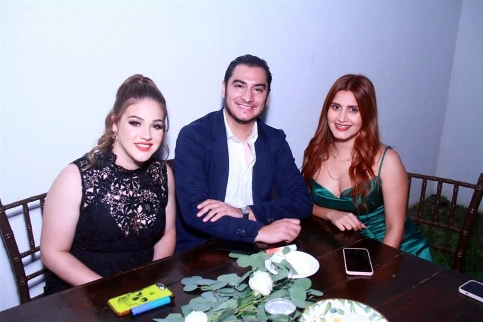 Karen Jara, Arturo Ayala y Anasofía Curzio