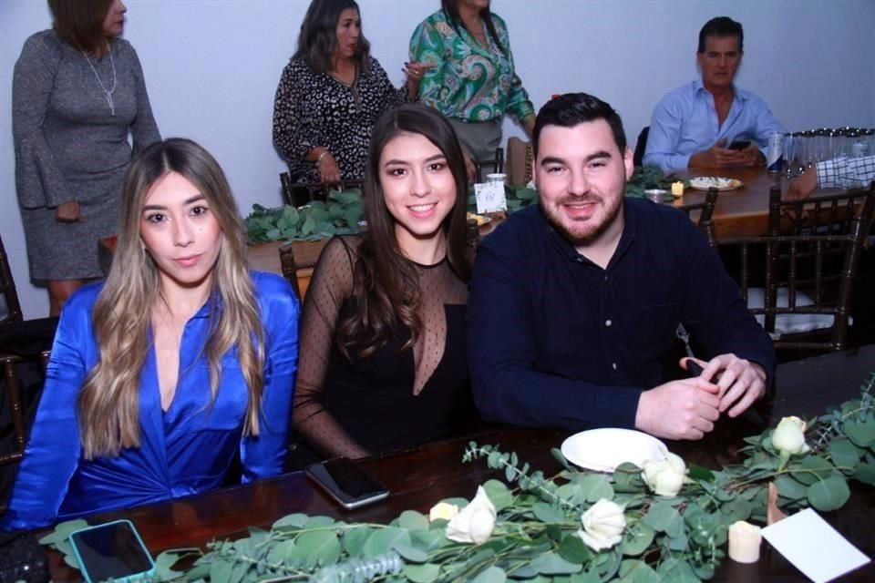 Gissel Almaguer, Casandra Almaguer y Alejandro Alanís