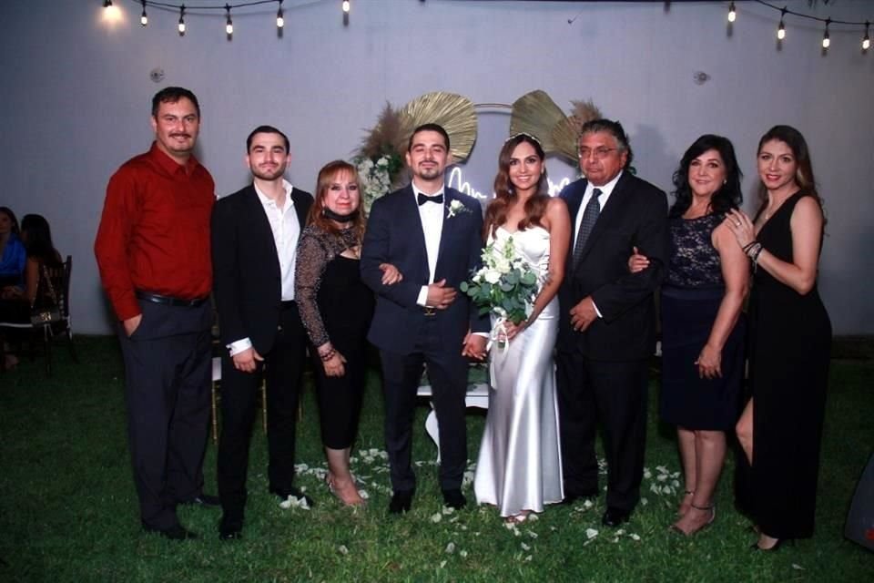 Adrián Villarreal, Diego Villarreal, Nora Santos, Aarón Villarreal Santos, Priscila Álvarez Almaguer y Carla Álvarez Almaguer