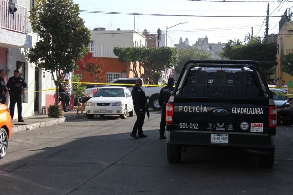 El cuerpo fue descubierto en las calles Río Champotón, entre Río Cuale y Río Tajo, en la Colonia Altas.