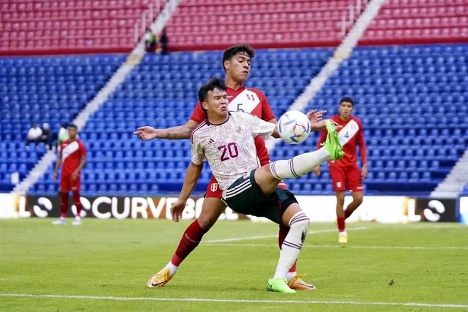El delantero de Raya2, Alí Avila, viajará con el Tri a Qatar para ayudar en la preparación durante el Mundial.