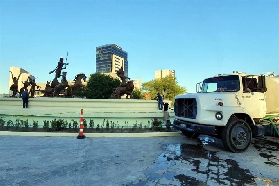 La fuente fue rellenada con agua no potable.