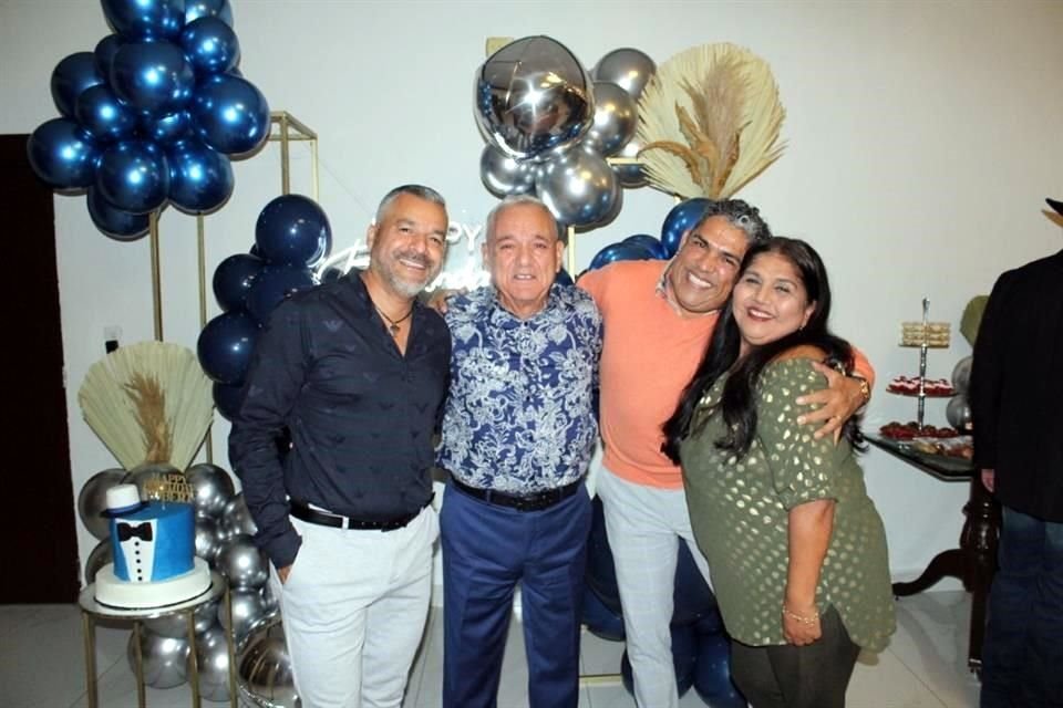 Leonardo Anguiano, Roberto González, José Luis Luna y Adriana Luna