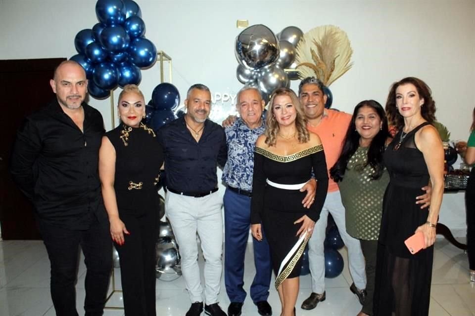 Ricardo Saucedo, Mary Peña, Leonardo Anguiano, Roberto González, Claudia de León, José Luis Luna, Adriana Luna y Ma. Eugenia Hernández