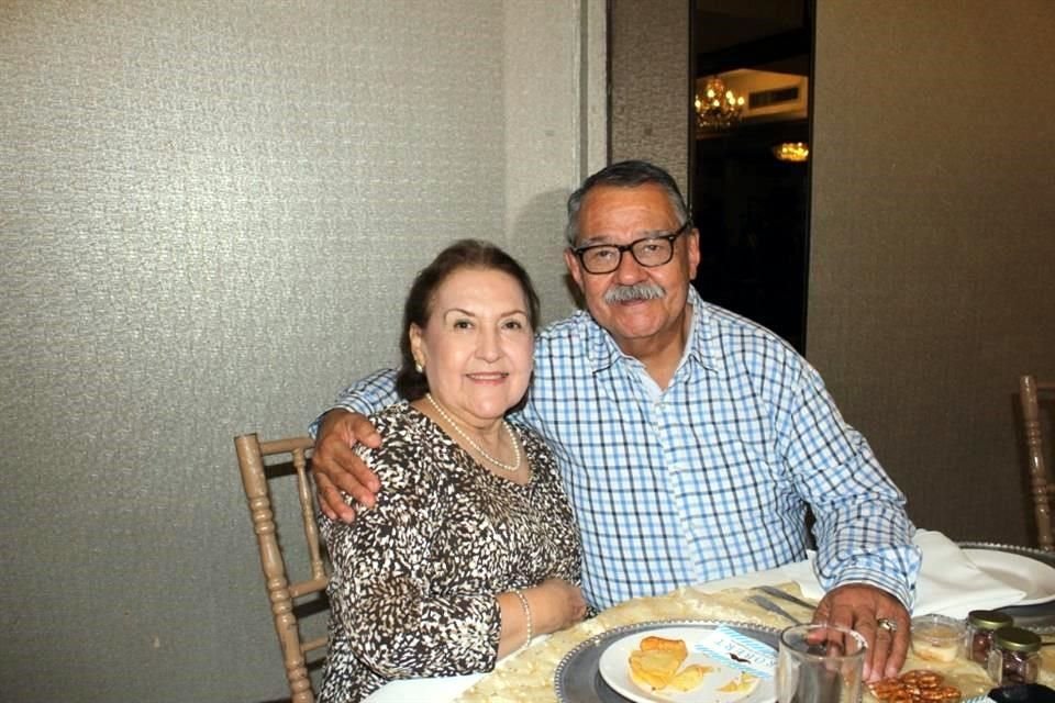 Esther Cerna y Alberto de León