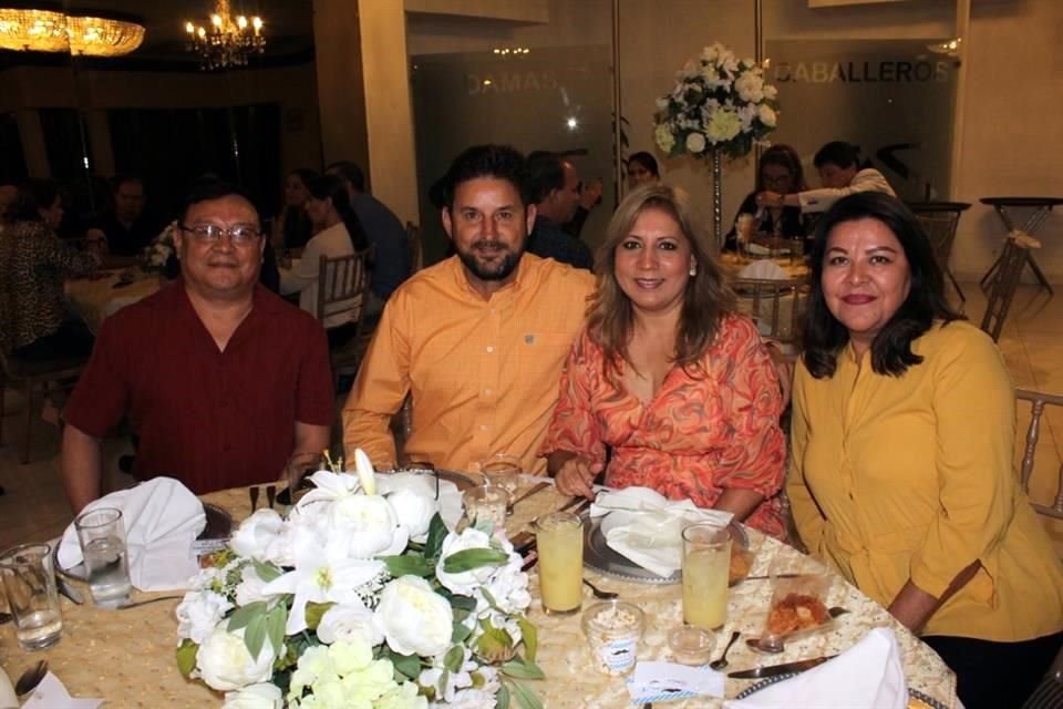 Jorge González, Humberto Vargas, Angélica Sánchez y Jaqueline de González