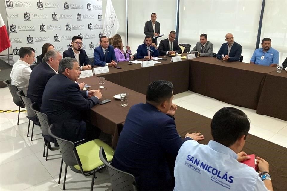 En la sesión participaron Diputados locales y Alcaldes metropolitanos.