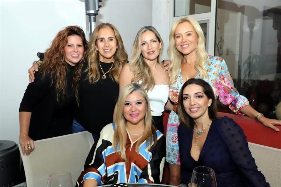 Marisol González, Adriana González, Brenda Flores, Teté García Luna de Barrera, Karina Guzmán de De León y Blanca Hinojosa