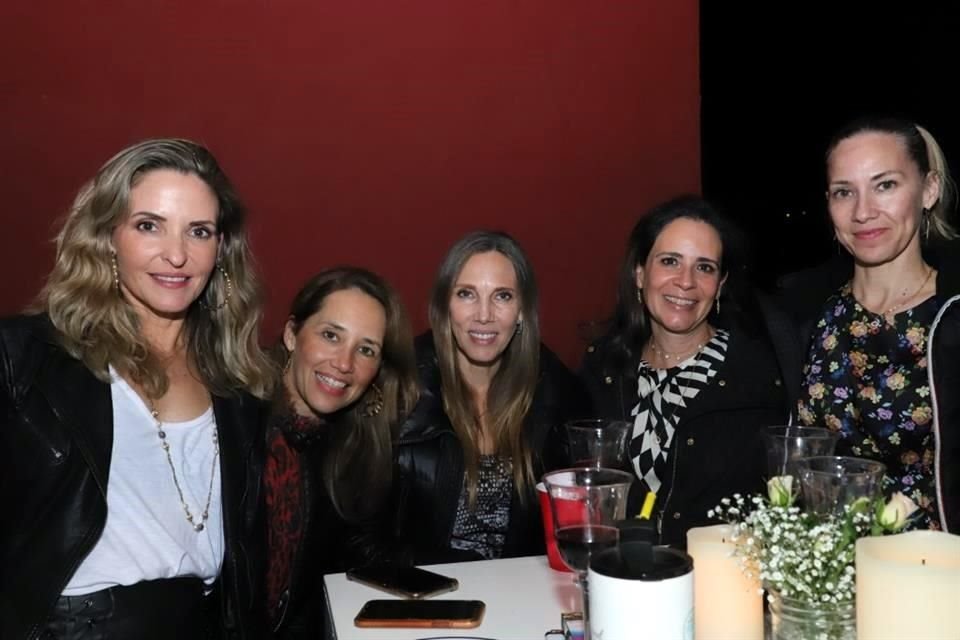 Nina Mariscal, Luisa Monter, Marcela Mejía, Mirna Pérez y Erika Monter