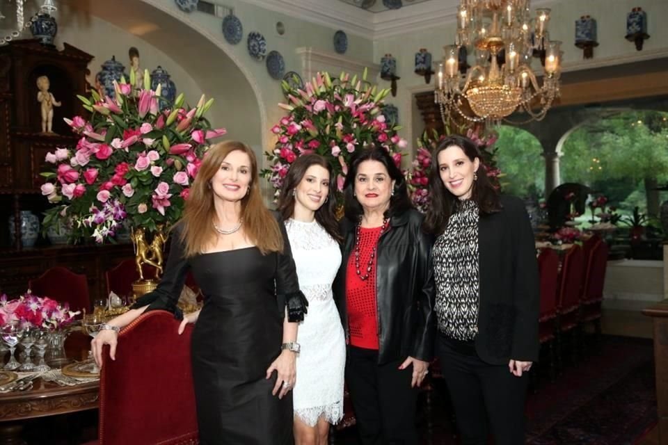 Alejandra Vázquez Ábrego, la novia, Alicia Boesch de Santos y  Alejandra Ríos