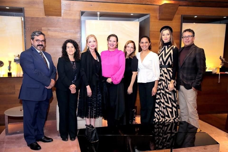 Luis Montes, Mónica Hernández Riquelme, Bárbara Herrera de Garza, Diana Farías Ortegón, Lorenza Herrera de González Ballesteros, Cintya González, Lorraine de la Garza y Alejandro Padilla