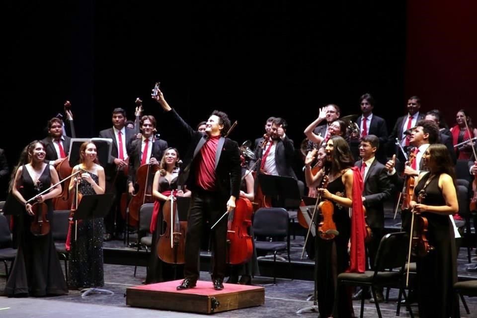 Celebran 45 años de la Escuela Superior de Música y Danza de Monterrey con una gala musical en el Palacio de Bellas Artes de la CDMX.