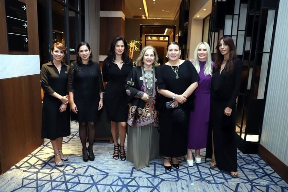 Juanita Zerur, Gabriela Riveros, Martha de los Santos, Liliana Melo de Sada, Lupita Suárez, Susy Cueto y Cynthia Zerur