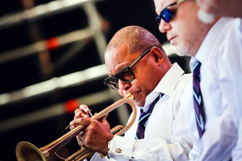 El trompetista Wynton Marsalis y la Jazz at Lincoln Center Orchestra de Nueva York ofrecieron la tarde de este jueves un concierto didáctico para músicos jóvenes.