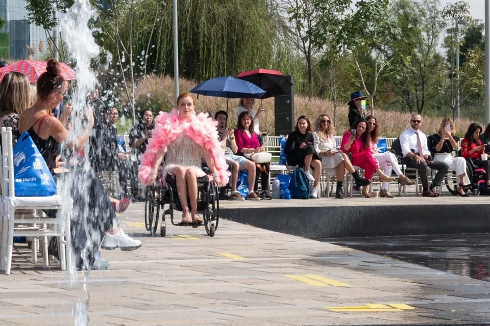 Con una pasarela incluyente, All Inclusive Runway es una iniciativa que afirma que la belleza viene en muchos envases.