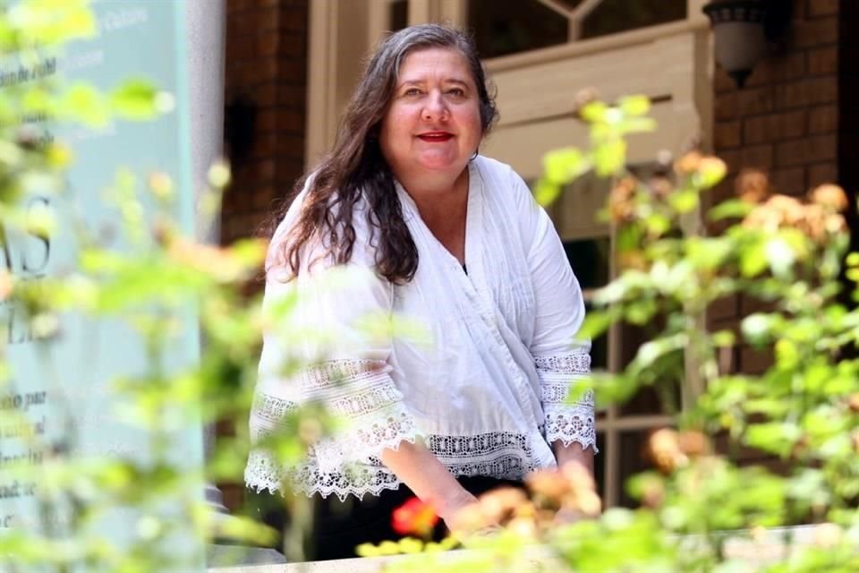 La escritora Patricia Laurent Kullick se encuentra delicada de salud.