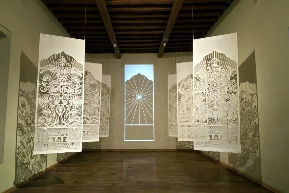 Una instalación del artista Eun-joo Go hecha de hanji (papel tradicional), que representa el mítico Jardín de Flores de Seochon, es uno de los atractivos del recinto 'habitado' por el País invitado.