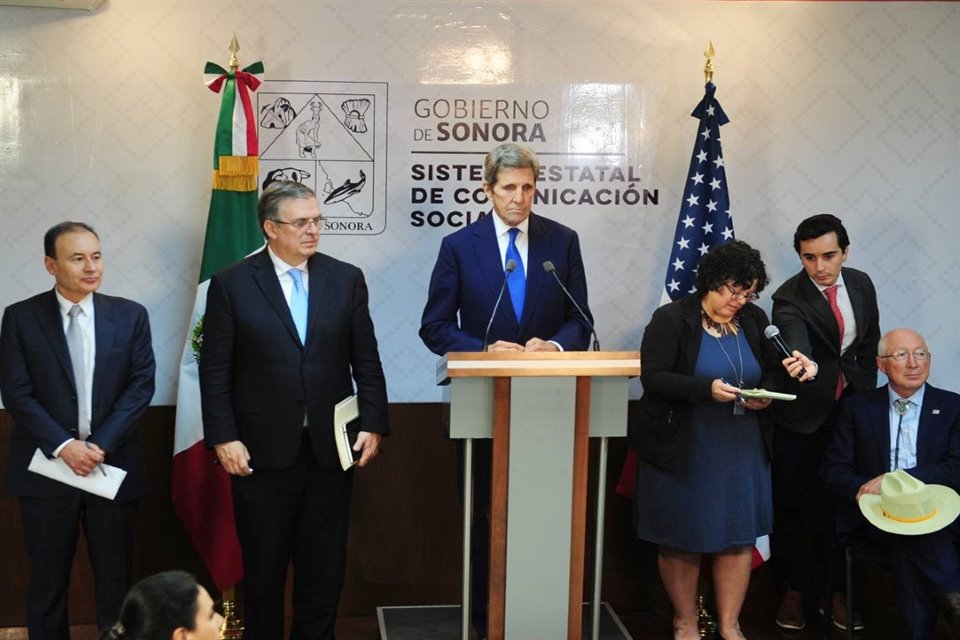 AMLO se reunió con el Enviado Especial del Presidente Joe Biden para el Clima, John Kerry, en el Palacio de Gobierno de Hermosillo. 