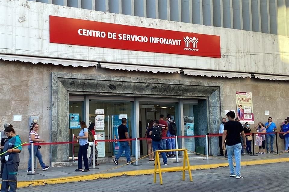 El Infonavit informó que hasta ahora más de 332 mil acreditados han realizado la conversión a pesos.
