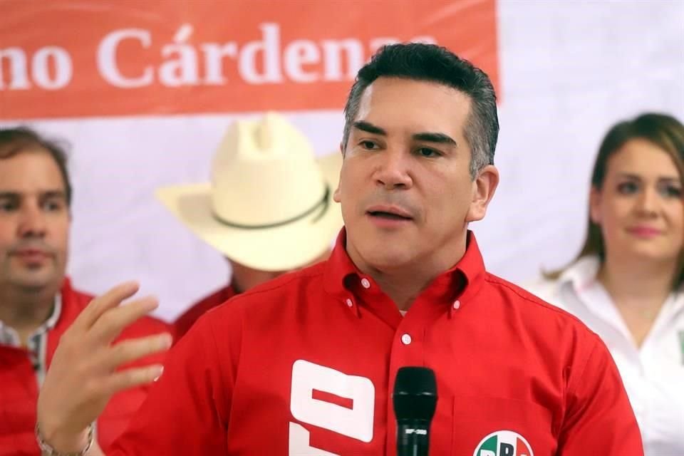 'Adrián de la Garza sin duda cumple con los requisitos, yo creo que hará un extraordinario papel, ojalá, hacemos votos para que el Congreso Local apoye su designación', dijo Moreno.