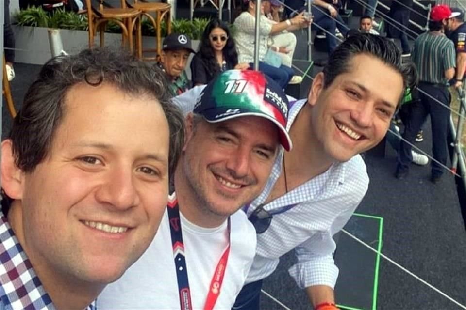 Sergio 'Checo' Barrera y Mauro Garza Marín posan junta a Juan Zavala, secretario general del partido Movimiento Ciudadano.